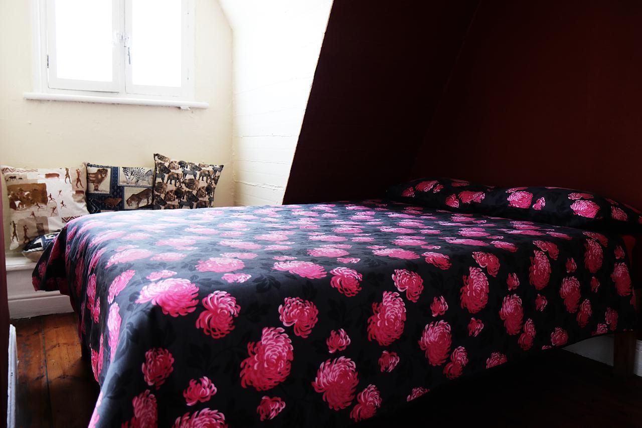 Urban Hive Backpackers Hostel เคปทาวน์ ภายนอก รูปภาพ