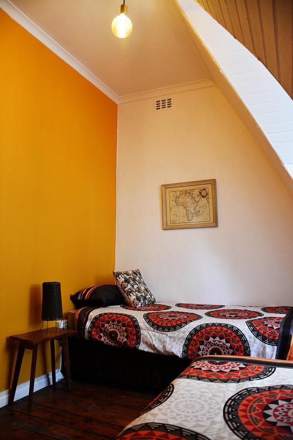 Urban Hive Backpackers Hostel เคปทาวน์ ภายนอก รูปภาพ