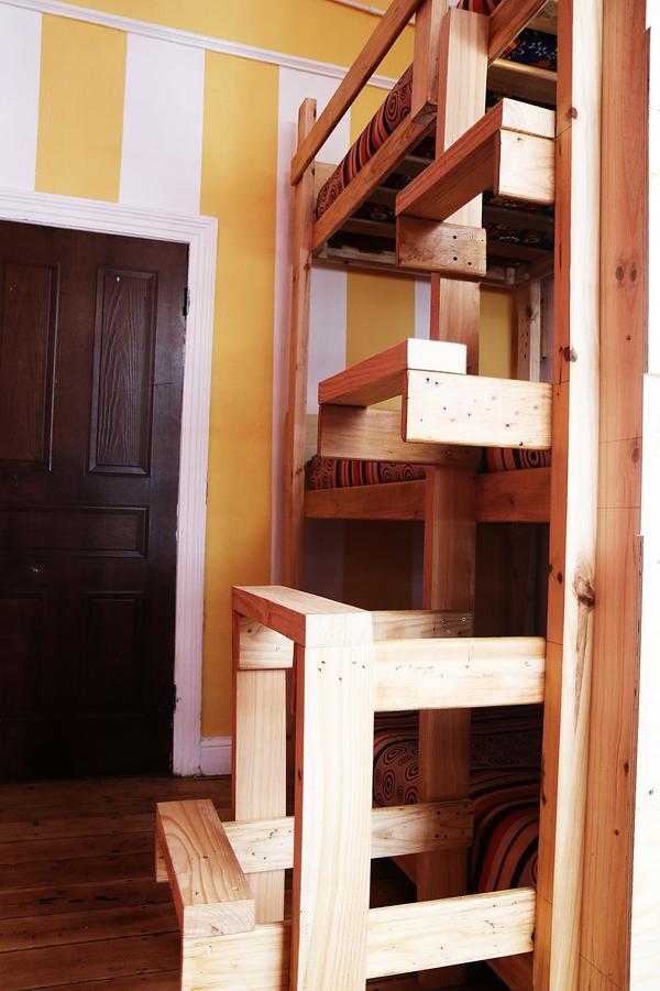 Urban Hive Backpackers Hostel เคปทาวน์ ภายนอก รูปภาพ