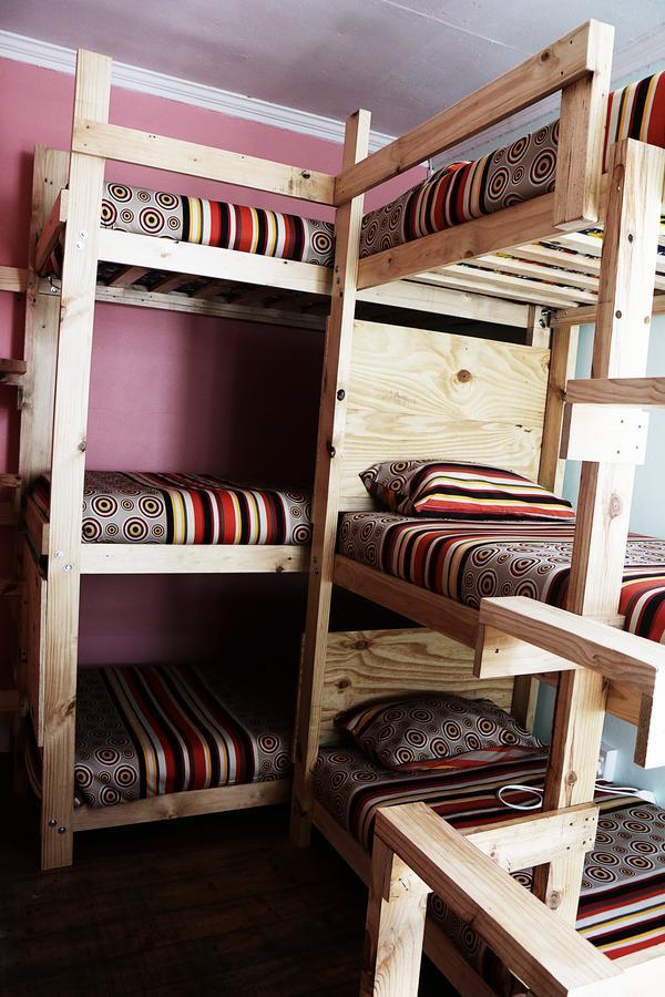 Urban Hive Backpackers Hostel เคปทาวน์ ภายนอก รูปภาพ