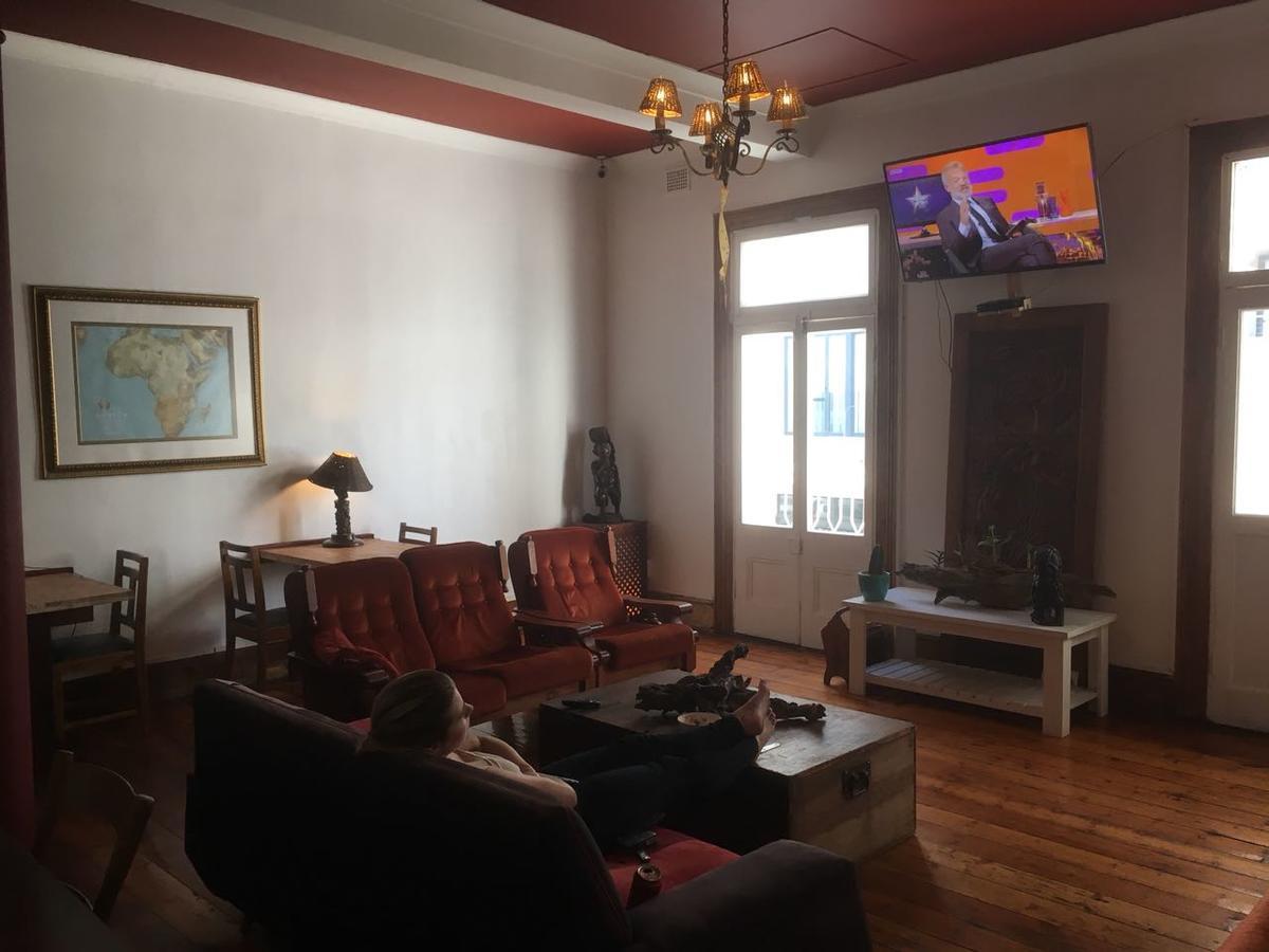Urban Hive Backpackers Hostel เคปทาวน์ ภายนอก รูปภาพ