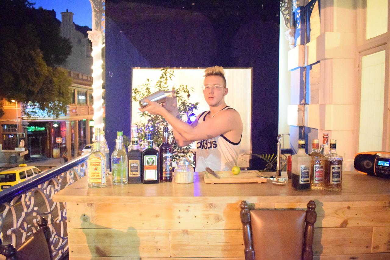 Urban Hive Backpackers Hostel เคปทาวน์ ภายนอก รูปภาพ