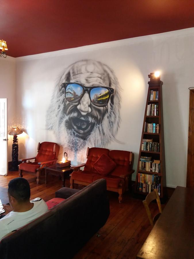 Urban Hive Backpackers Hostel เคปทาวน์ ภายนอก รูปภาพ