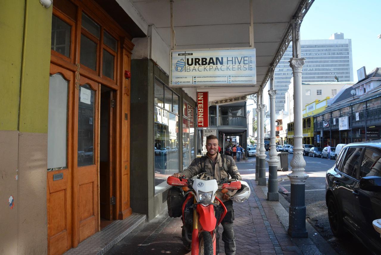 Urban Hive Backpackers Hostel เคปทาวน์ ภายนอก รูปภาพ