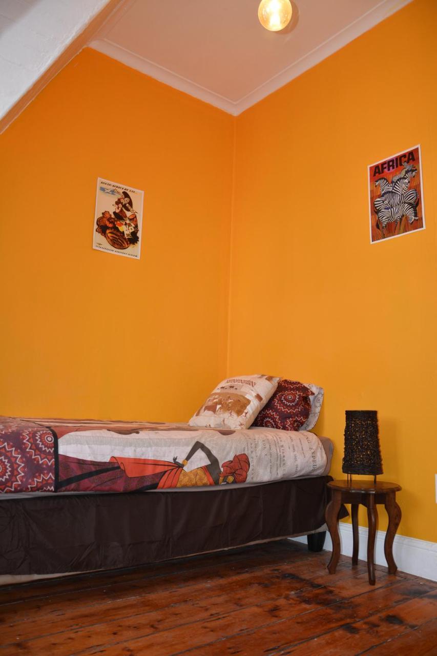 Urban Hive Backpackers Hostel เคปทาวน์ ภายนอก รูปภาพ