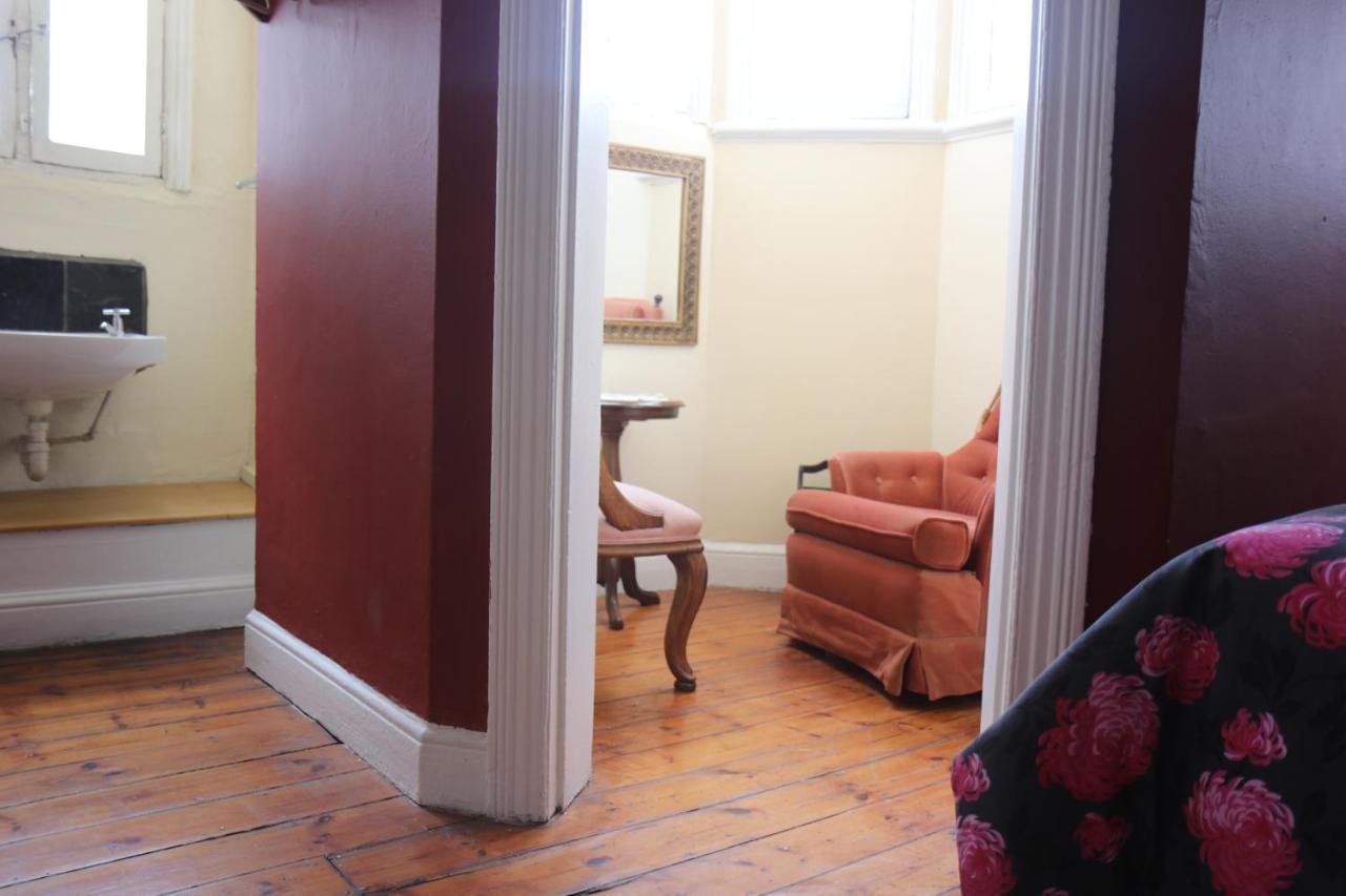 Urban Hive Backpackers Hostel เคปทาวน์ ภายนอก รูปภาพ