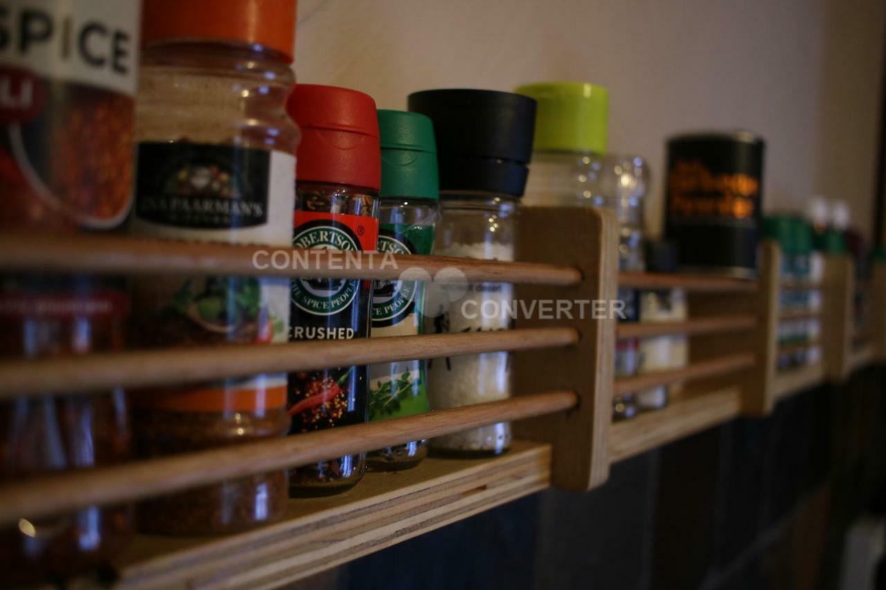 Urban Hive Backpackers Hostel เคปทาวน์ ภายนอก รูปภาพ