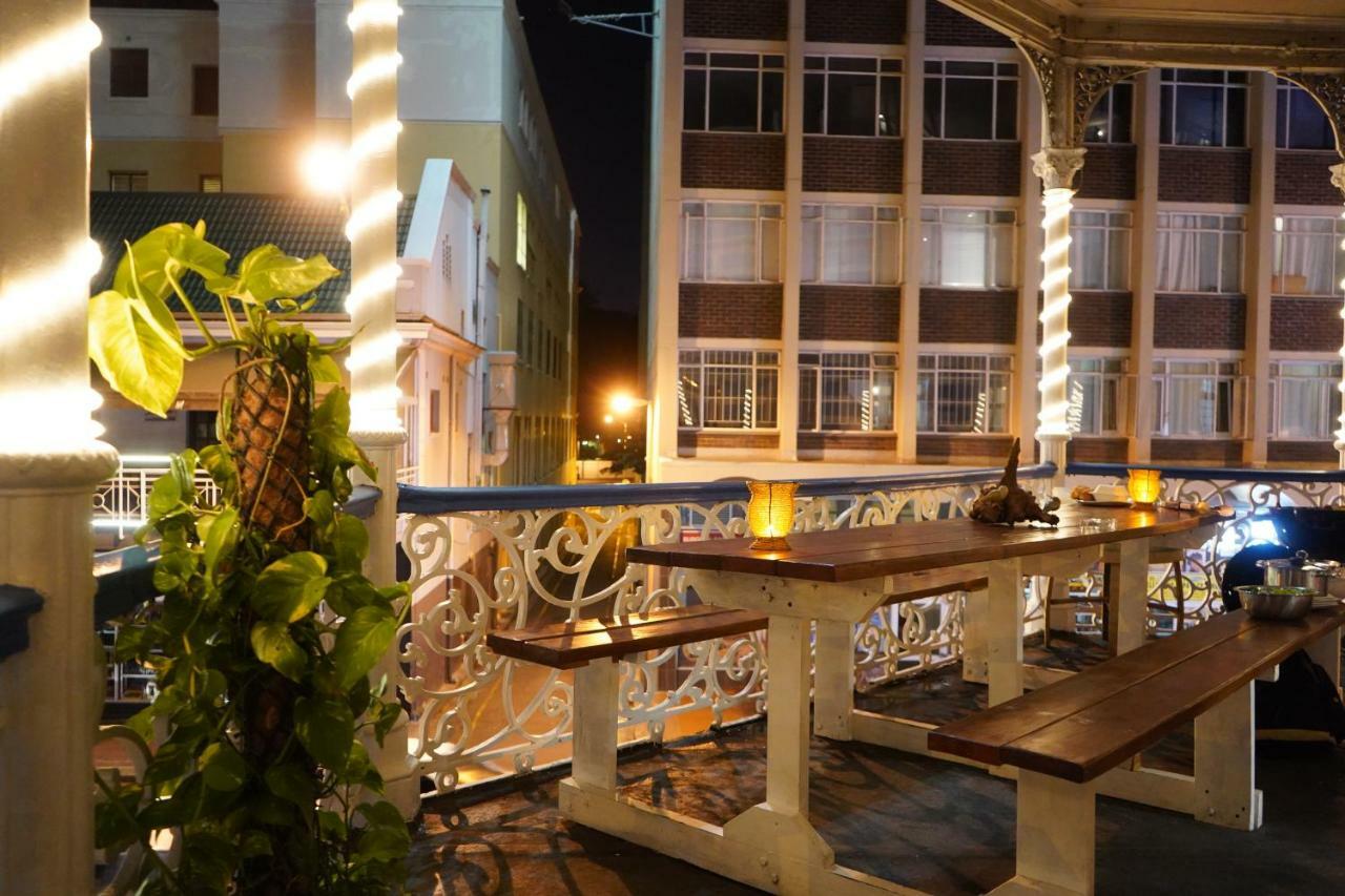 Urban Hive Backpackers Hostel เคปทาวน์ ภายนอก รูปภาพ