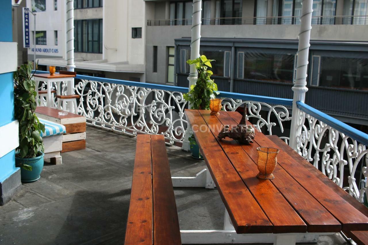 Urban Hive Backpackers Hostel เคปทาวน์ ภายนอก รูปภาพ